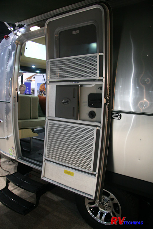 Click to view fullsize /articlepics/24_airstream_image-6.jpg
